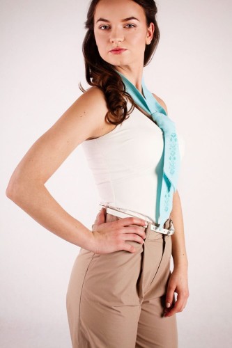 Szal turkusowy z haftem dolnośląskim