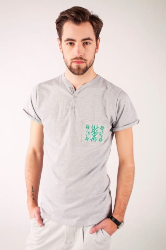 T-shirt szary z haftem krakowskim