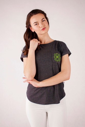 T-shirt grafitowy z haftem warmińskim