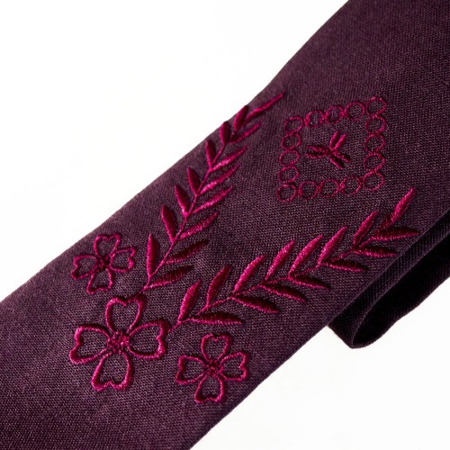 Krawat z haftem śląskim