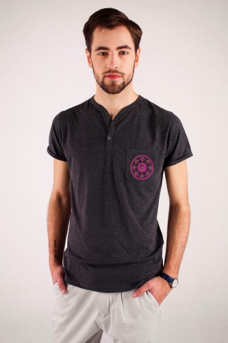 T-shirt grafitowy z haftem kurpiowskim