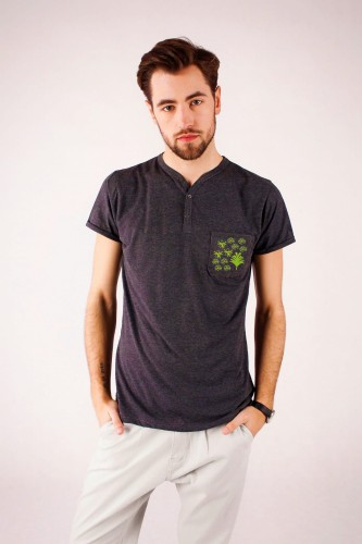 T-shirt grafitowy z haftem warmińskim