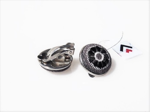 Klipsy z haftem kurpiowskim