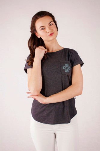 T-shirt grafitowy z haftem krakowskim