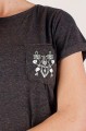 T-shirt grafitowy z haftem spiskim