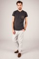 T-shirt grafitowy z haftem krakowskim