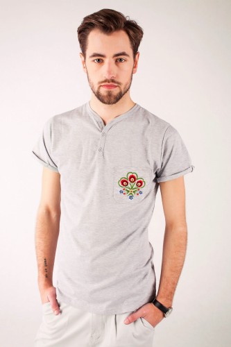 T-shirt szary z haftem góralskim